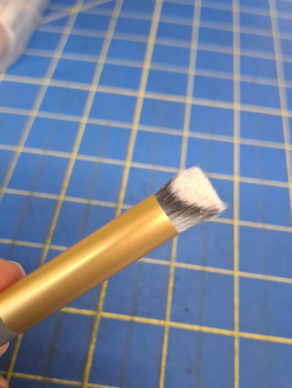 Carlucce Gold & Gray The Hush Hush Brush Angled Makeup 5